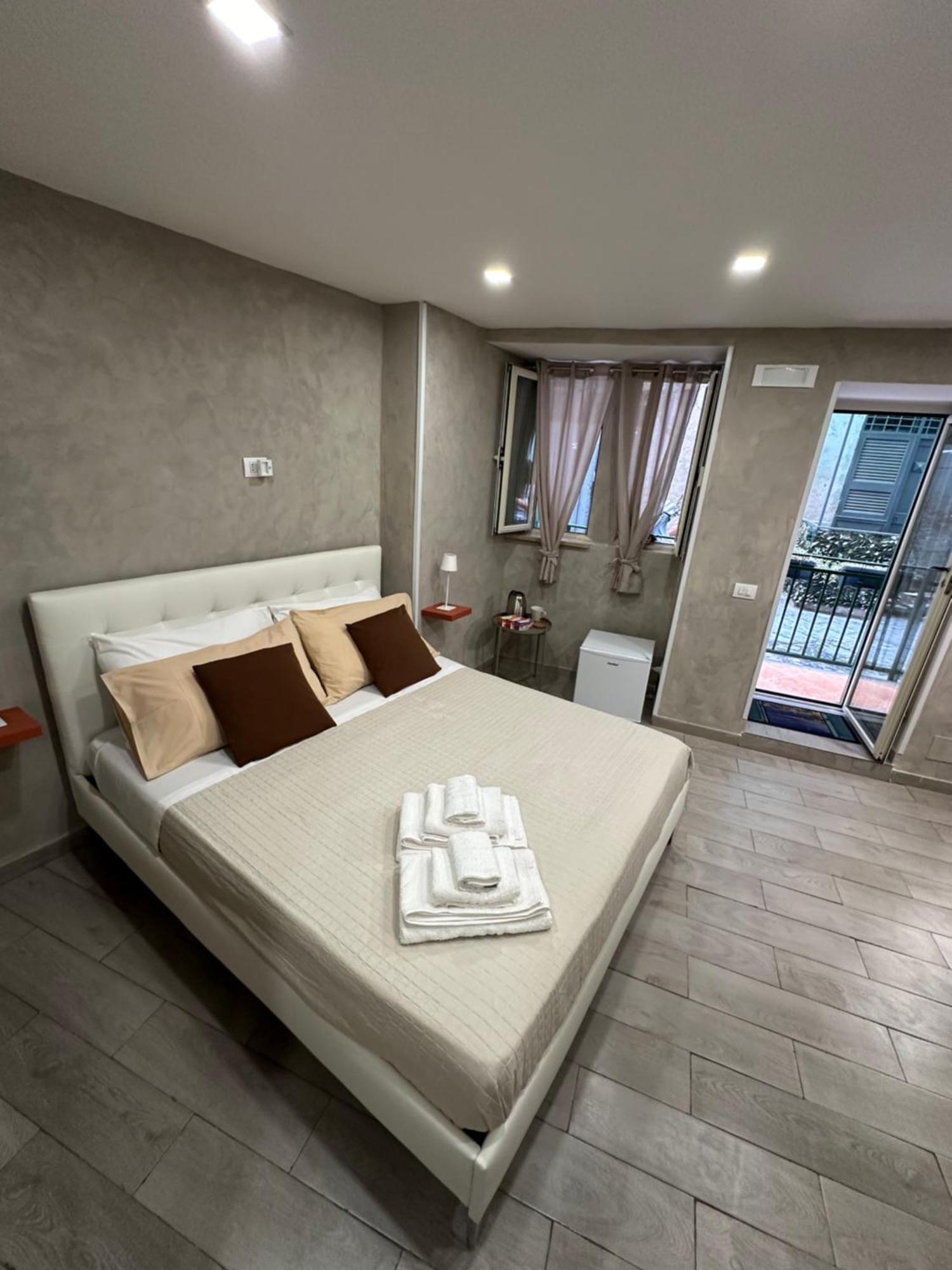 Carlotta'S Home 18 เนเปิลส์ ภายนอก รูปภาพ
